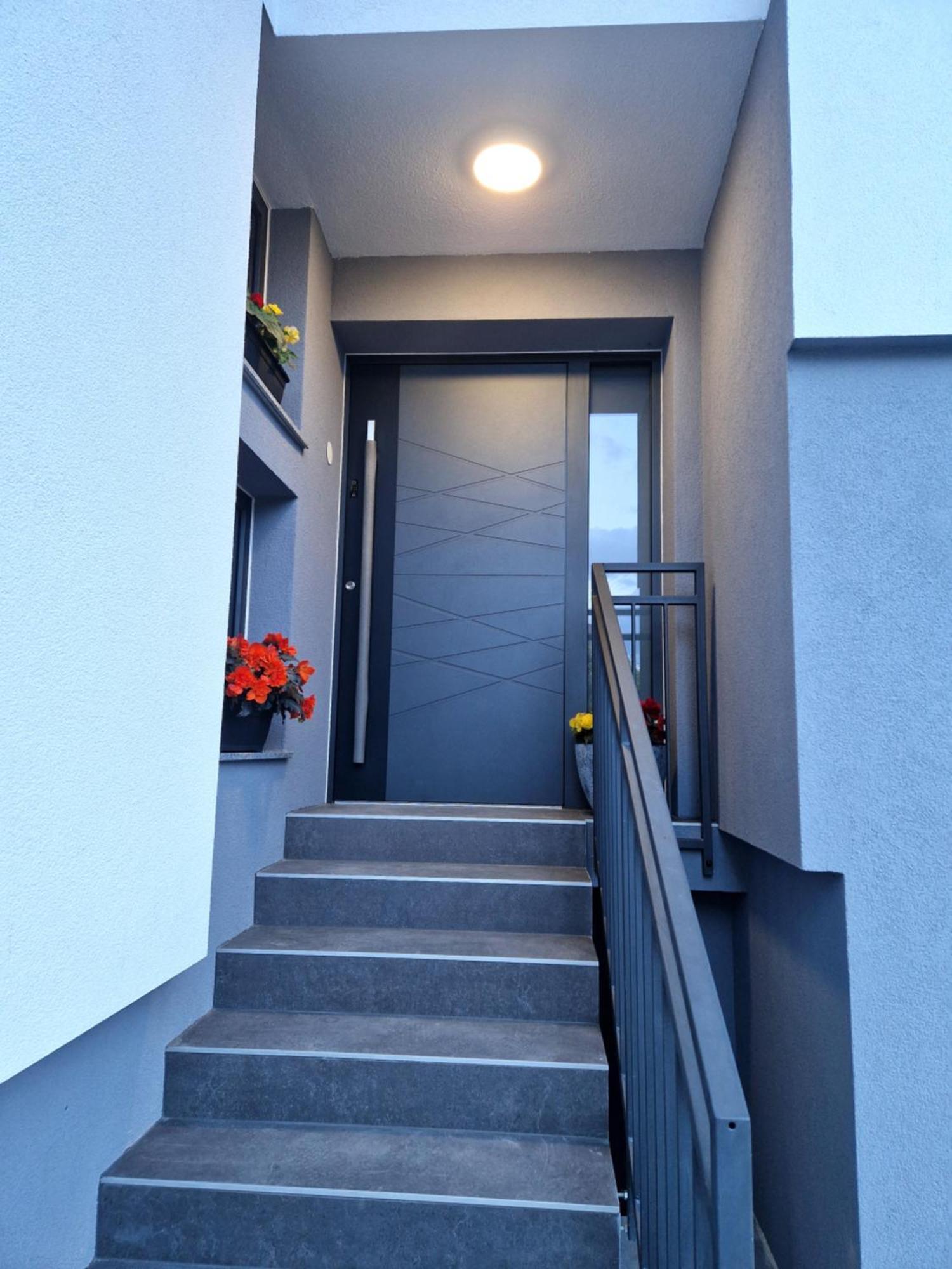 Zoya Apartment